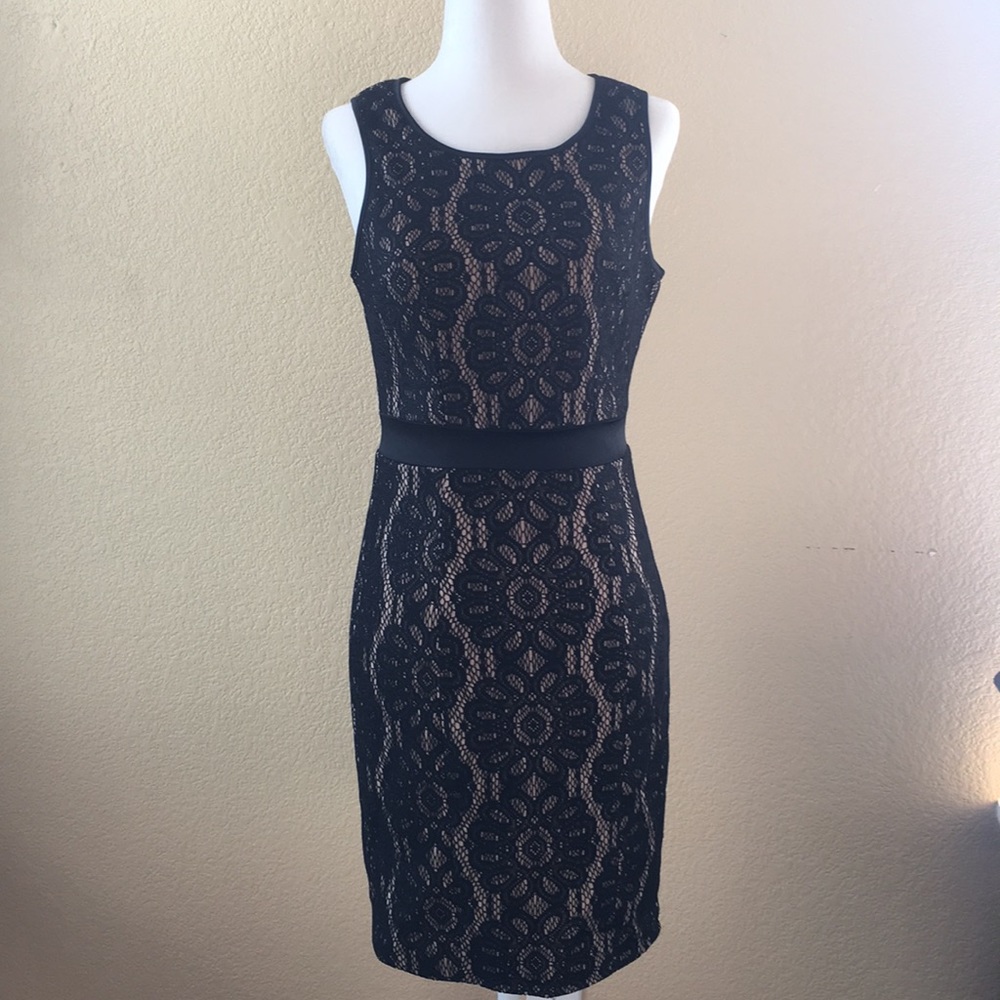 Dress size 3/4 fully lined. Pre-owned.